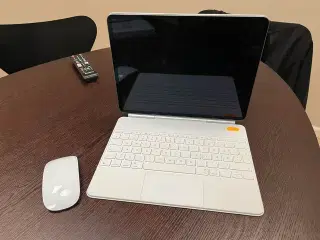 Apple IPAD Air. 4Gen. Med magic tastertur