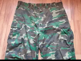 et par militær bukser til salg 
