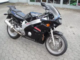 Yamaha  fzr 600 - 