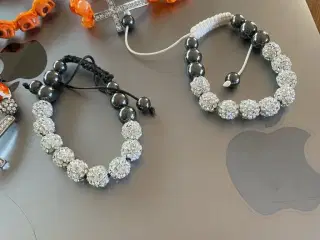 Nye knyttede armbånd