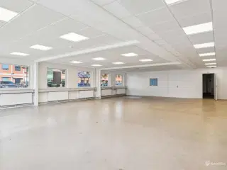 269m² oplagt til kontor med mulighed for showroom eller lager