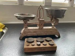 Gammel brevvægt