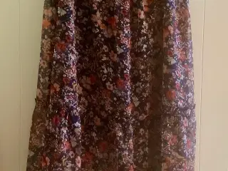 Lang nederdel med blomster fra Saint Tropez.