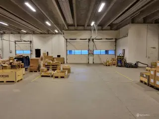 1.650 m2 lager samt 512 m2 kontor