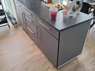 Køkkenø HTH med hjul.