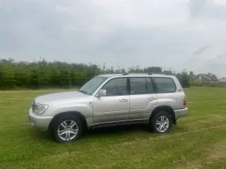 Toyota Landcruiser 100 Bus.