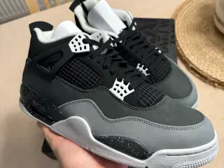 Jordan 4 “Fear”