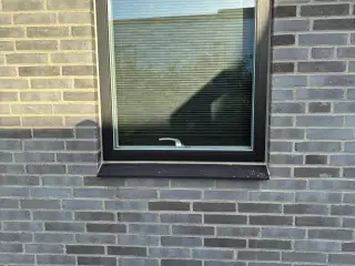 Hvidbjerg vinduer i Alu  topstyret udafgående