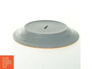 Sæt af orange tallerkener fra Lounge (str. Ø. 20,5 cm)