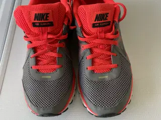 Nike sneakers/løbesko sælges