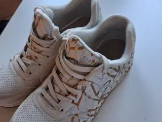 Skechers sneakers
