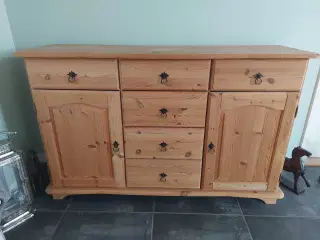 Skænk i ubehandlet fyr