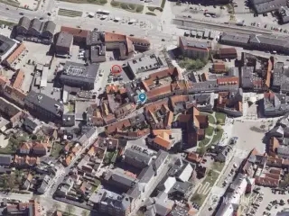 P-plads på bagsiden af gågaden