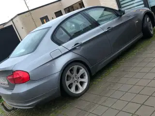 BMW 320i - 2.0