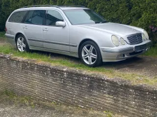 Mercedes E220 CDI.  