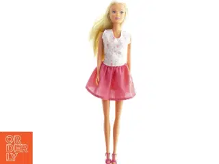 Modedukke med tøj og tilbehør fra Barbie