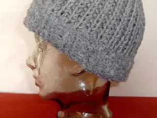 Ny håndstrikket hue