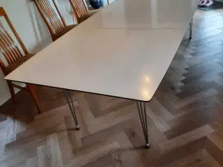 1 x Fritz Hansen/Piet Hein