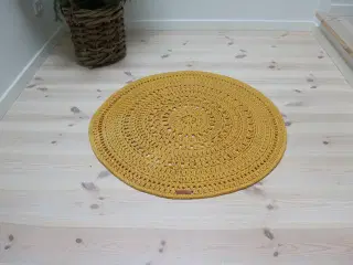 Karryfarvet tæppe