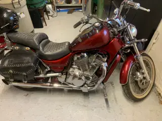 Suzuki Intruder 700