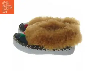 Børnesutsko med pels (str. 27 )