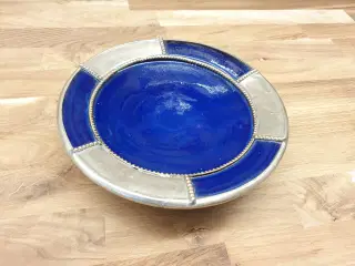 Skål, blå keramik og metal
