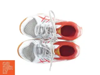 Sko fra Asics (str. 33)