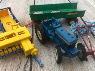 BRITAINS...FORD TW-20 og REDSKABER