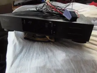Oyster Digital Sat-Antenne - 9982 Ålbæk