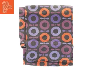 Sengetæppe med geometrisk mønster (str. 126x100 cm)