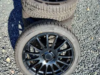  Vinterdæk Goodride 215/45 R17 og sorte alufælge