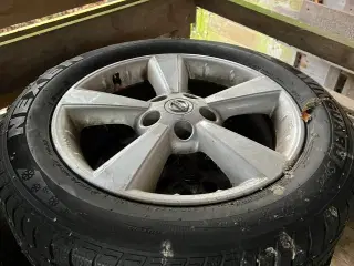 Alufælge med fine vinterdæk til Nissan Qashqai