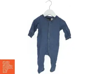Baby heldragt med knapper fra H&M (str. 62)
