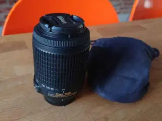 Nikon af-s 55-200mm VR objektiv med case