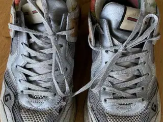 Slidt men sjov GUCCI, new balance 1906, størrelse 