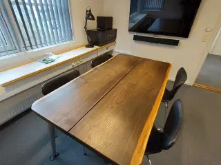 Eksklusivt bord i røget eg!