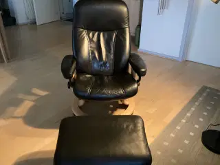 2 stressless stole + skamler sælges