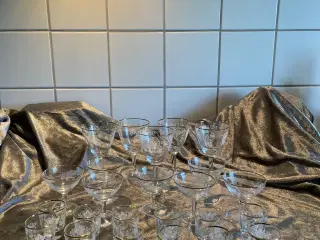 Tyske glas m. druer og guldkant
