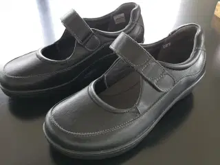 Nye/ubrugte New Feet damesko i sort læder