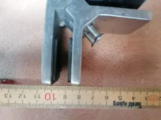 Vinkelbeslag til 17 mm Glasværn 