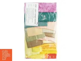 Satin, duchesse og andet blankt stof til kreative projekter (800 g)