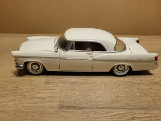 Modelbil, Chrysler 300b White 1956, skala 1/18