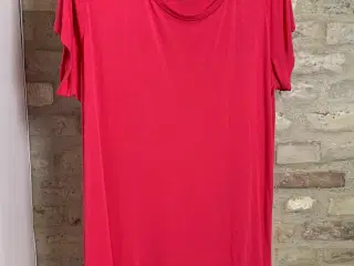 Hot pink t-shirt