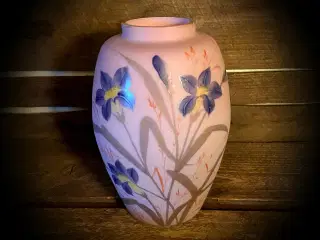 * Smuk antik vase - med flot blomstermotiv