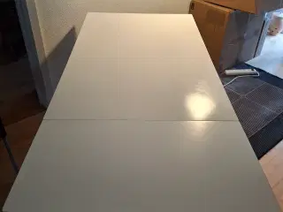 Spisebord hvidmalet
