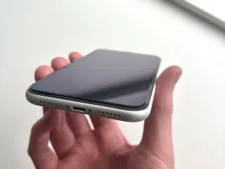 iPhone XR med panserglas