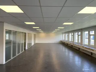 Erhvervslejemål i Kastrup – kontor og lager med nem adgang til transport