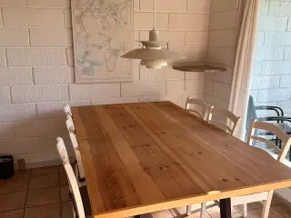 Spisebord med 8 stole