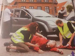 Bøger til førstehjælpskursus til kørekort B.