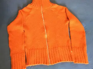 Orange farvet cardigan til salg